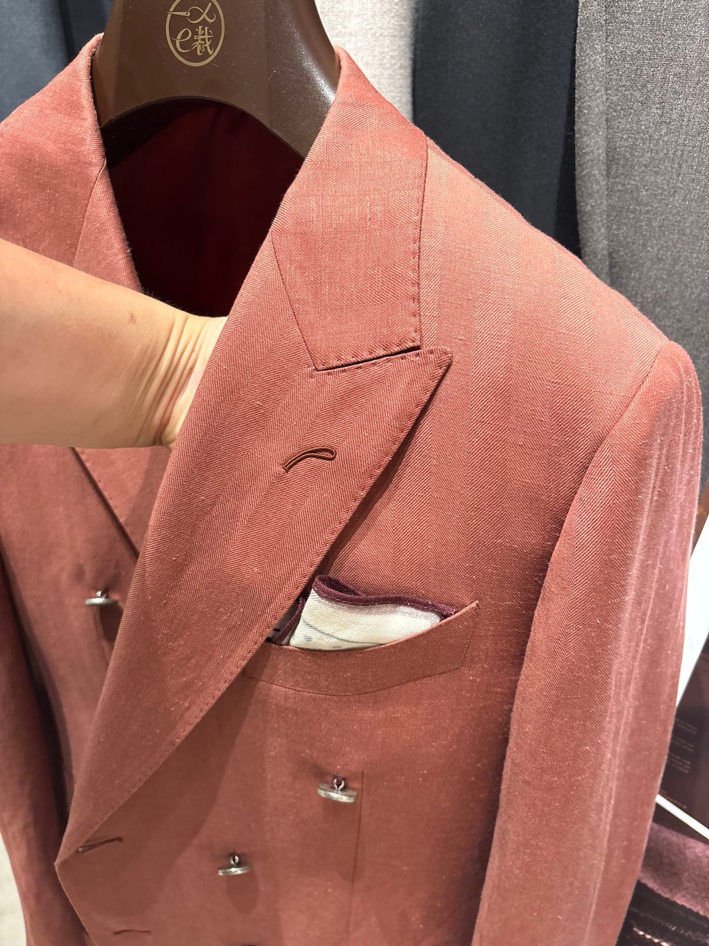 Lighter construction with clean fall lines