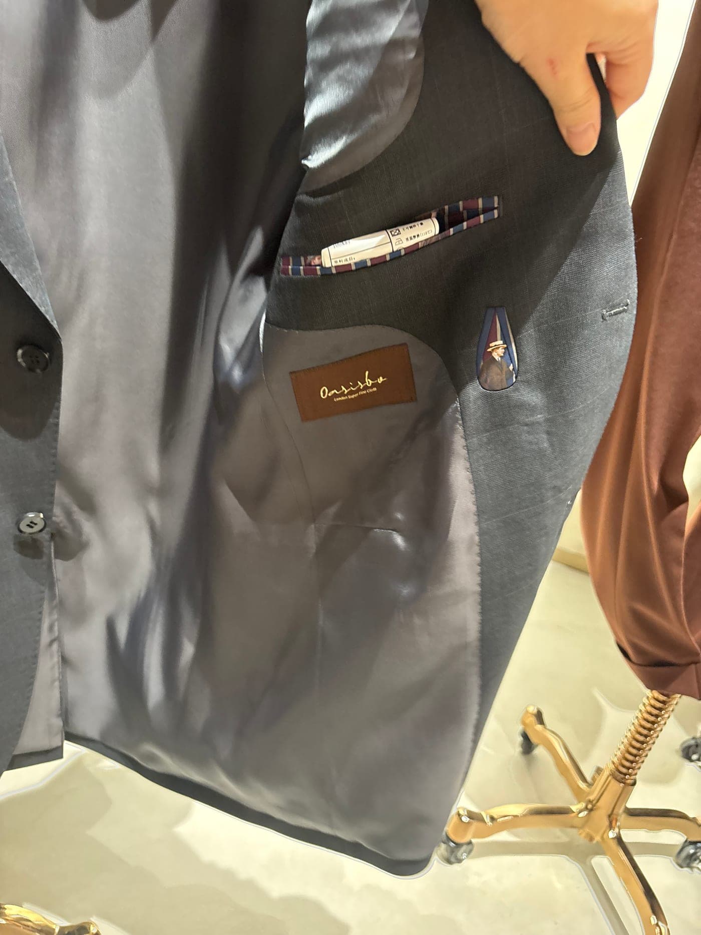 Label placement and finishing details