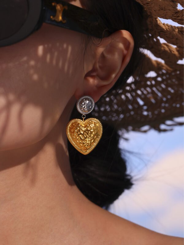 Love heart round peach heart personality earrings 18K gold